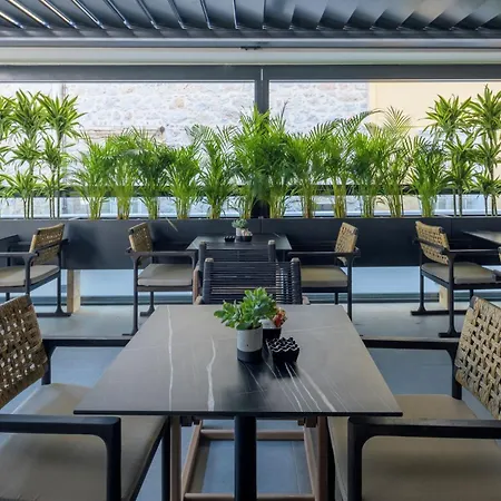 Hotel Evanik Chic 3*