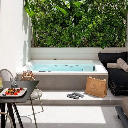 Evanik Chic Hotel 3*