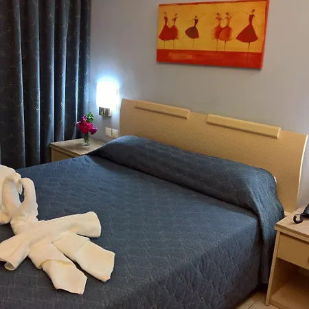 Hotel Evanik Chic 3*