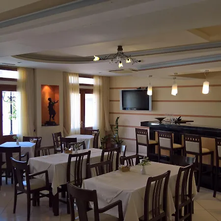 Hotel Evanik Chic 3*