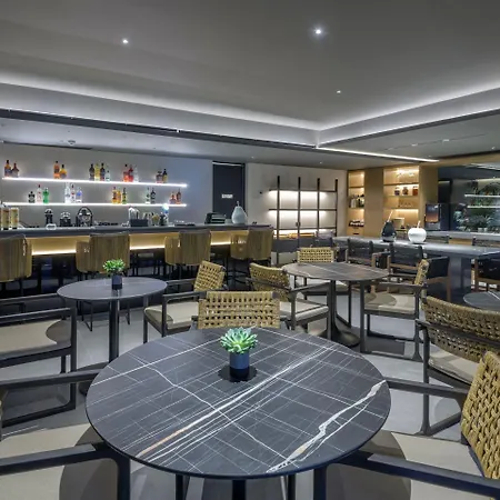 Hotel Evanik Chic 3*