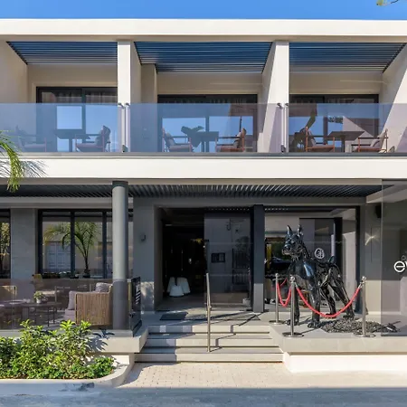 Hotel Evanik Chic 3*